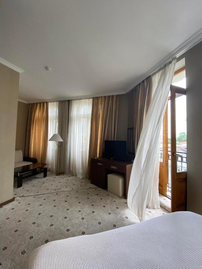 Hotel Empire Kutaisi Zewnętrze zdjęcie