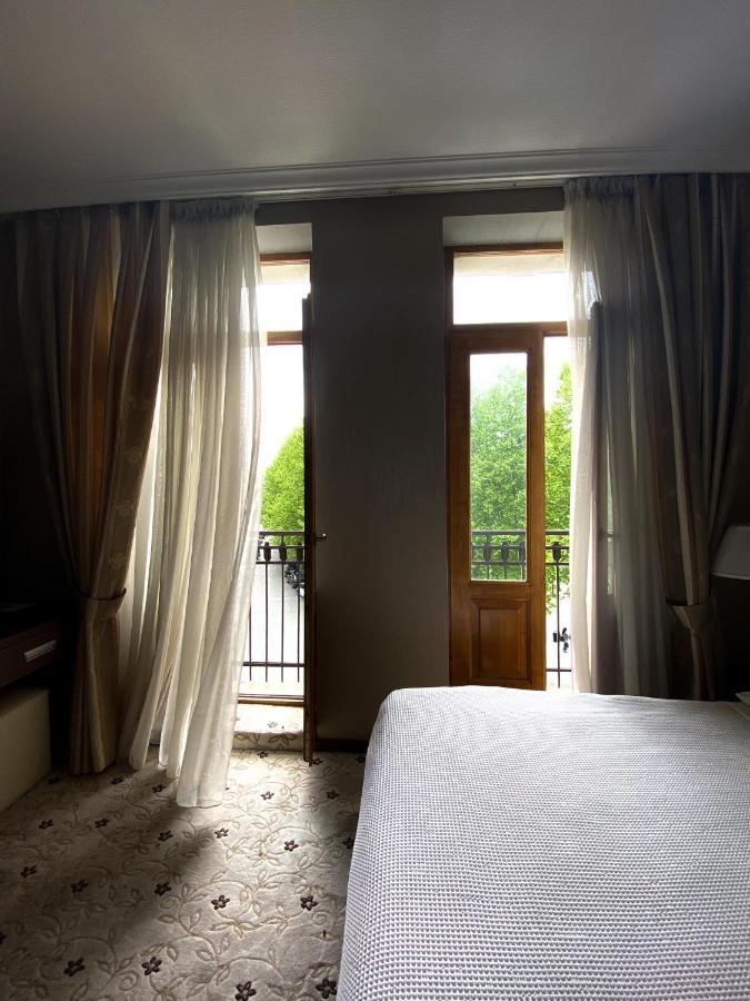 Hotel Empire Kutaisi Zewnętrze zdjęcie