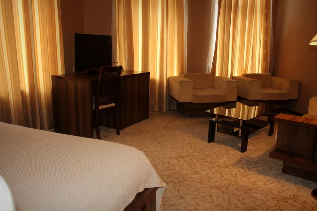 Hotel Empire Kutaisi Pokój zdjęcie
